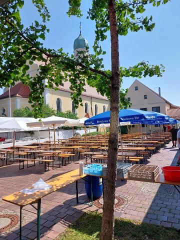 Begegnung beim Pfarrfest in Haunstetten