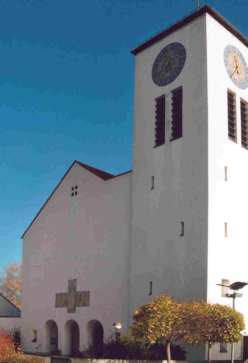Kirchturm von St. Albert in Haunstetten